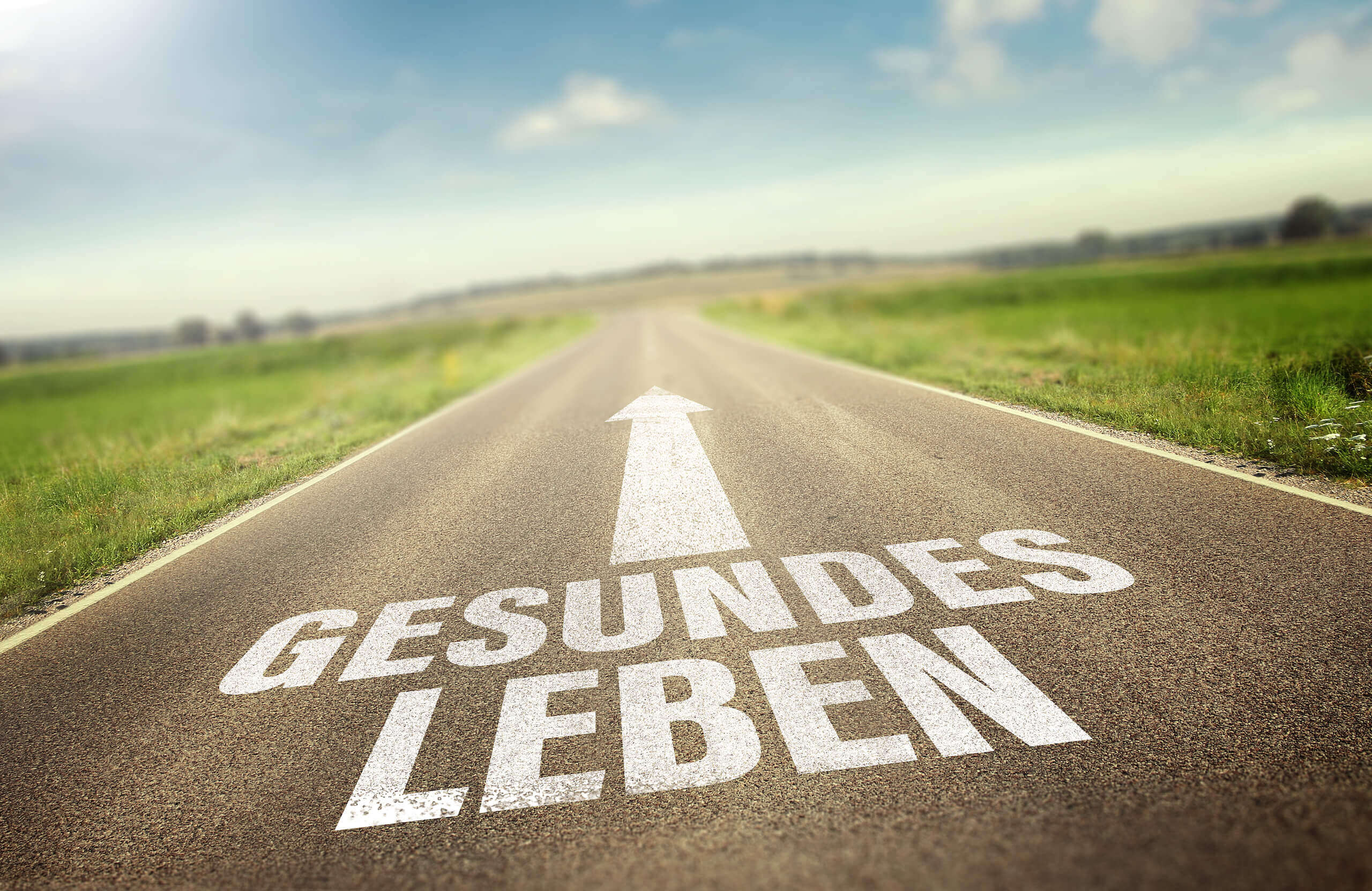 Schriftzug "gesundes Leben" auf einer Straße